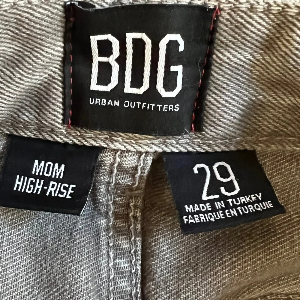 Urban Outfitters BDG Mom High-Rise Jeans Washed Gray Women's Size 29 EUC - Picture 6 of 8